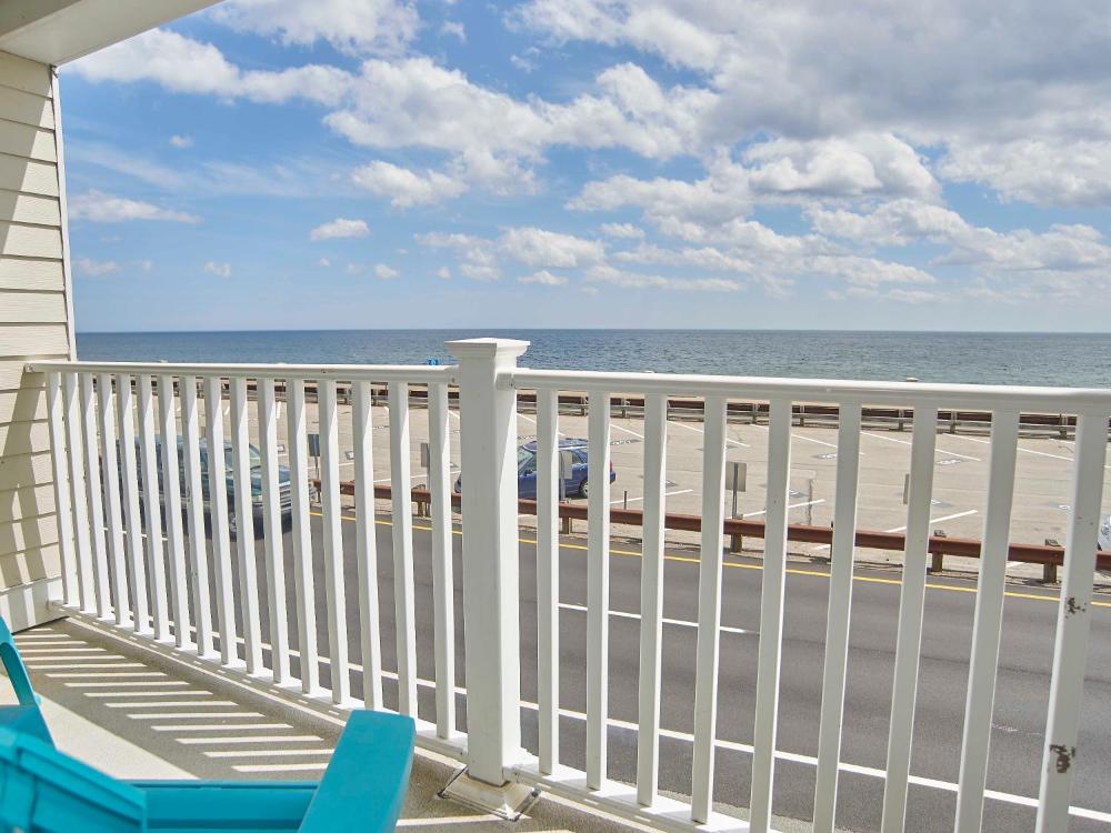 Queen Room with Two Queen Beds - Oceanview interior